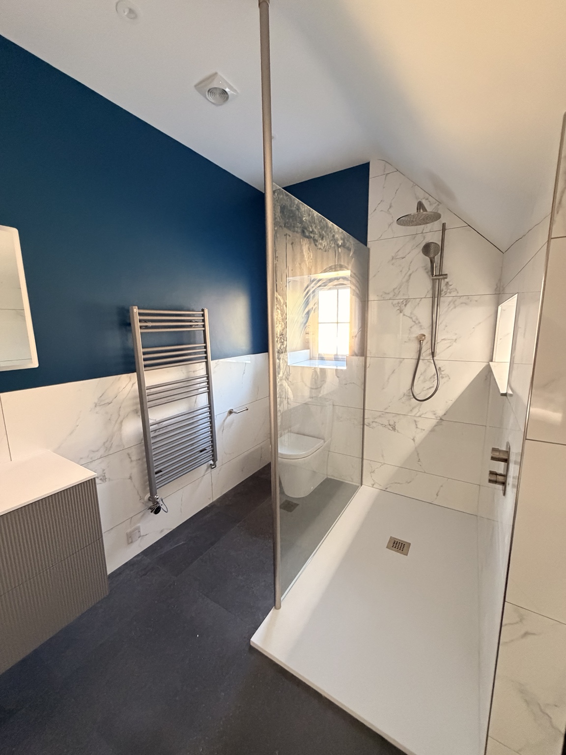 Marble-effect walk-in shower
